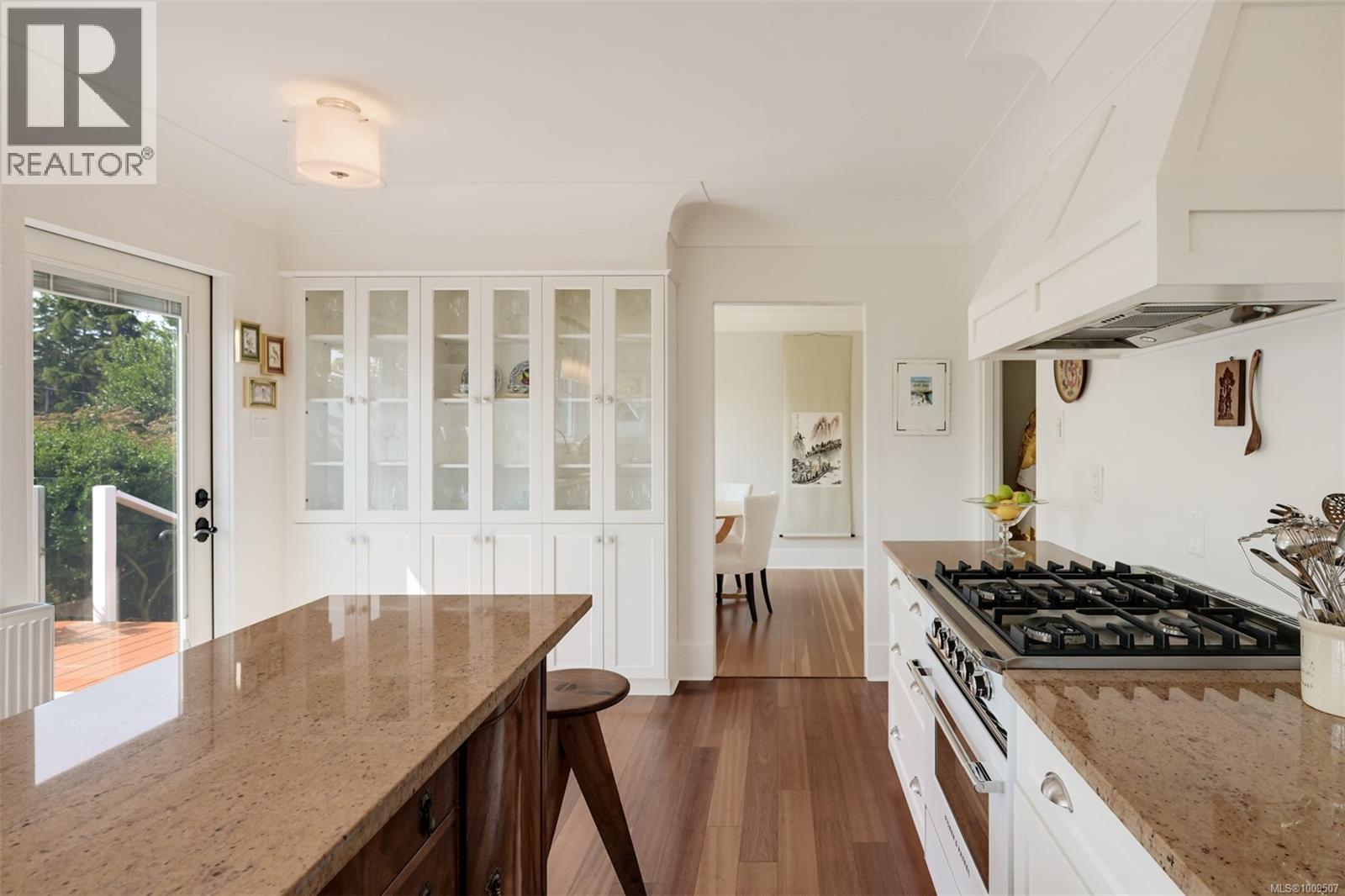 Single Family House Character for Sale in  Despard Ave Victoria 