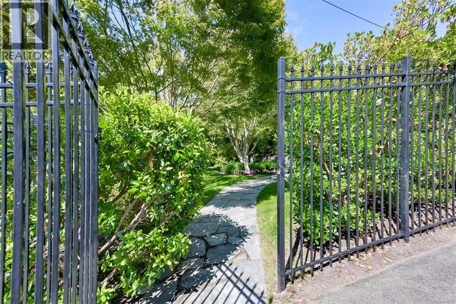 Single Family House Character for Sale in  Despard Ave Victoria 