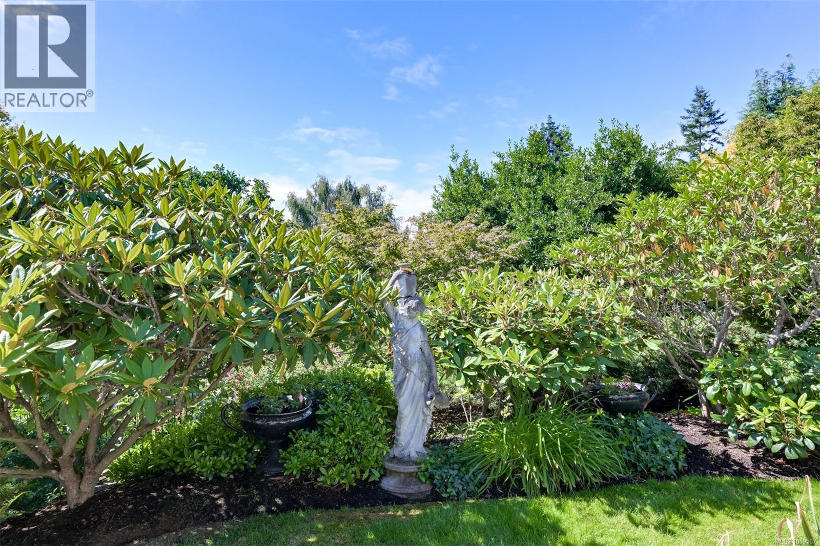 Single Family House Character for Sale in  Despard Ave Victoria 