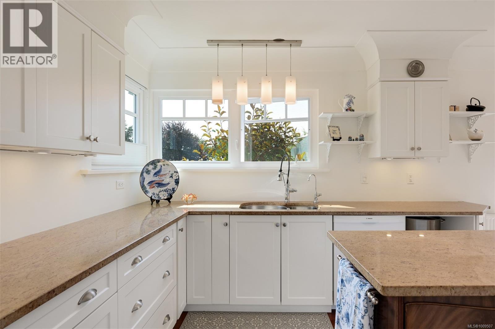Single Family House Character for Sale in  Despard Ave Victoria 