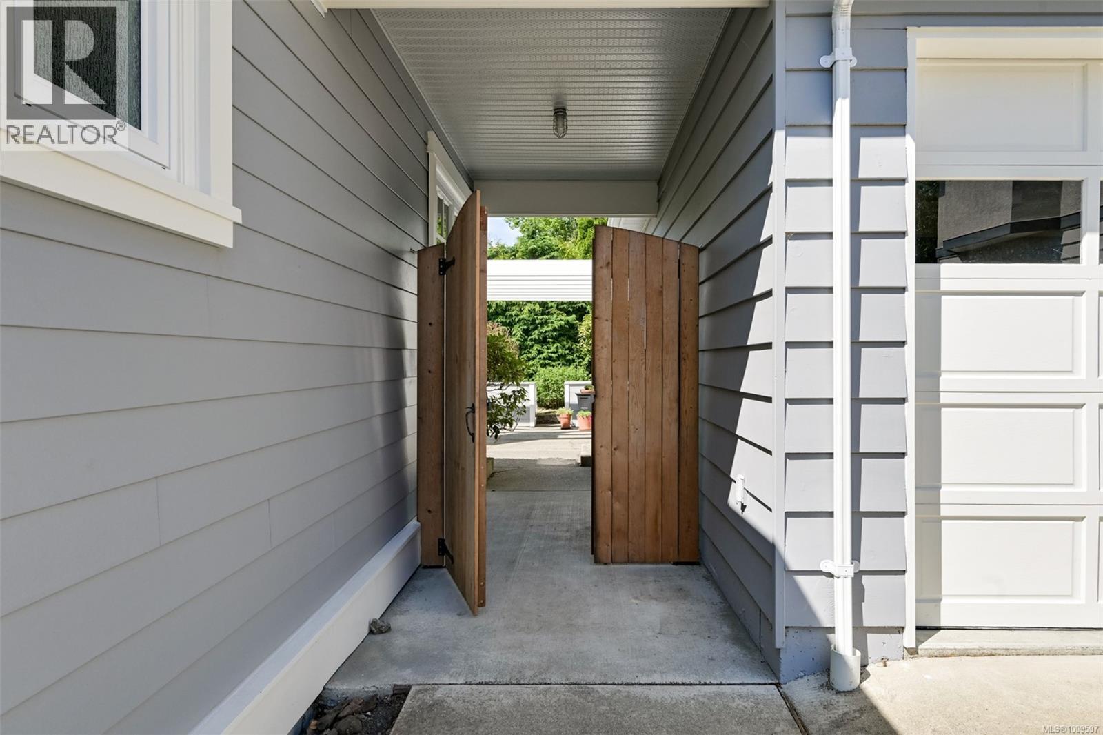 Single Family House Character for Sale in  Despard Ave Victoria 