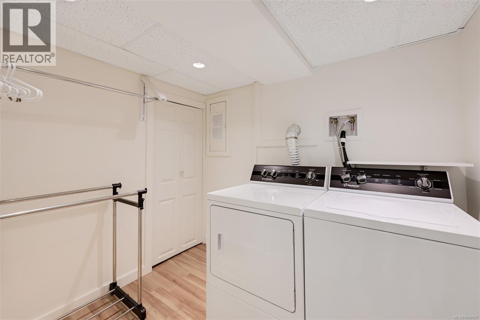 Single Family House Character for Sale in  Despard Ave Victoria 