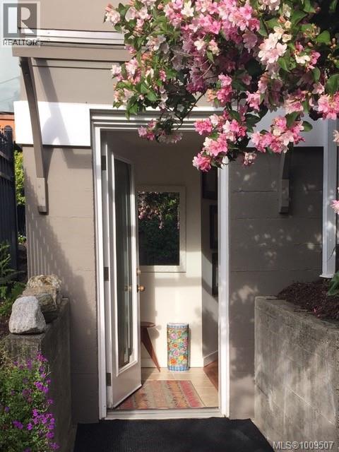 Single Family House Character for Sale in  Despard Ave Victoria 