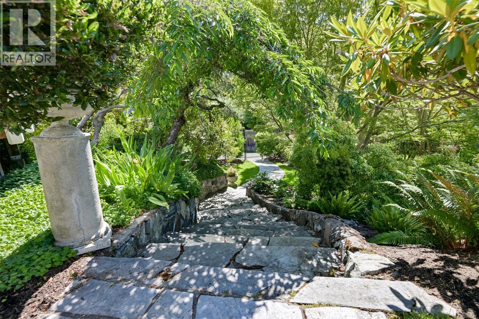 Single Family House Character for Sale in  Despard Ave Victoria 