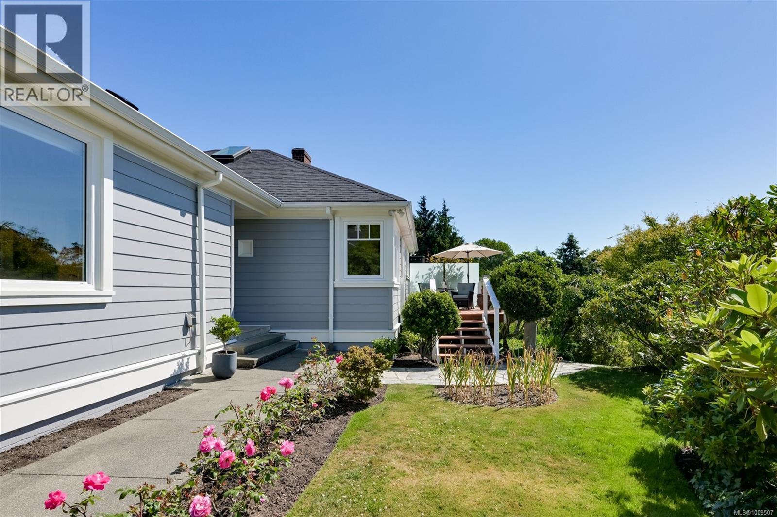 Single Family House Character for Sale in  Despard Ave Victoria 