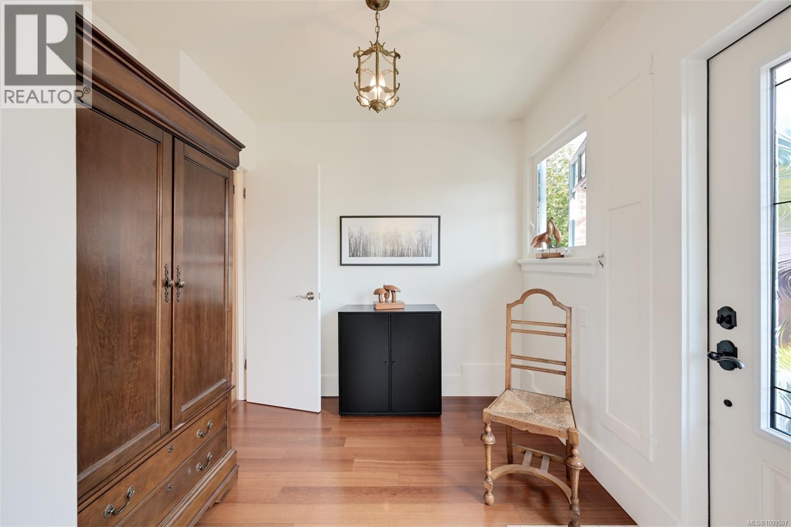 Single Family House Character for Sale in  Despard Ave Victoria 