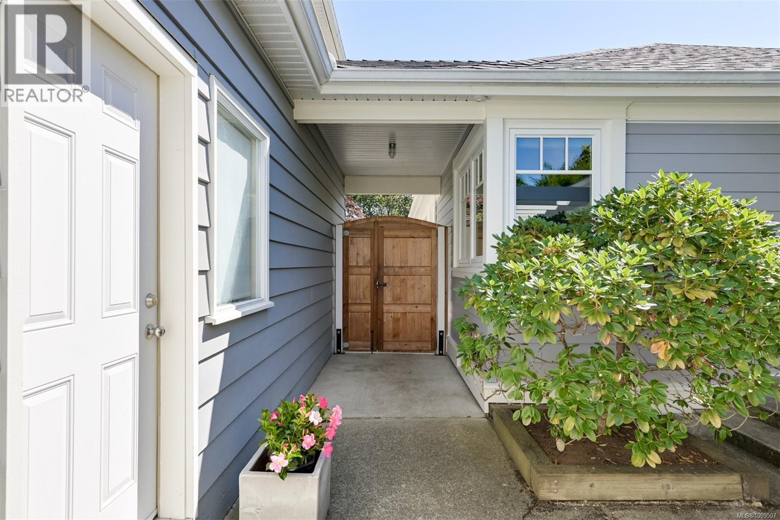 Single Family House Character for Sale in  Despard Ave Victoria 