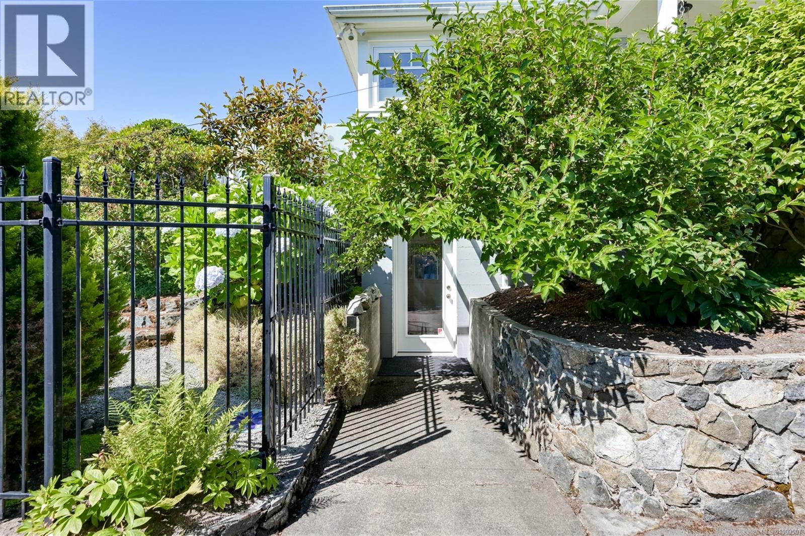 Single Family House Character for Sale in  Despard Ave Victoria 