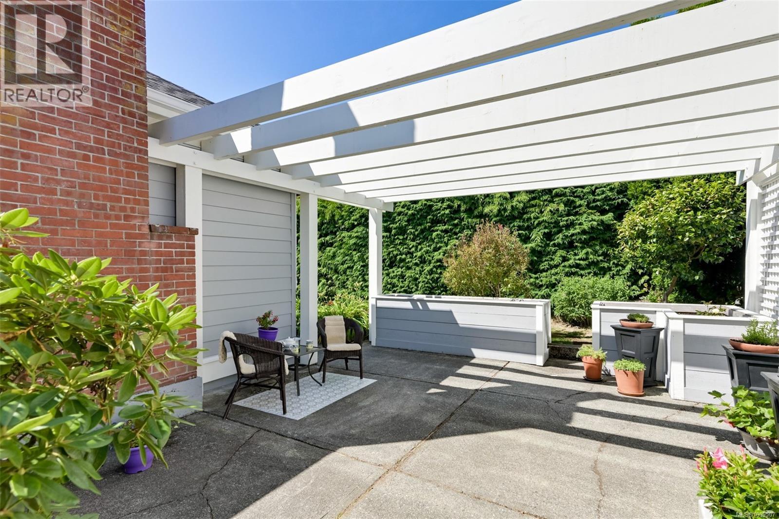 Single Family House Character for Sale in  Despard Ave Victoria 