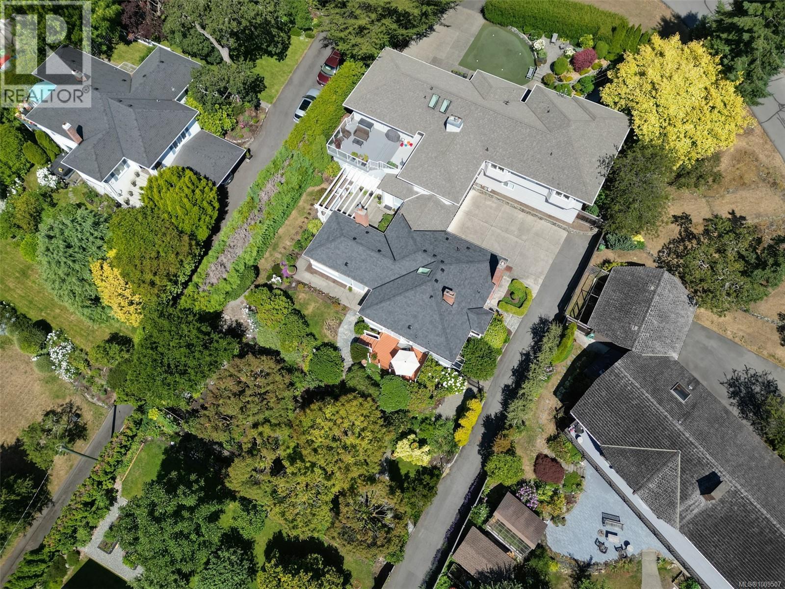 Single Family House Character for Sale in  Despard Ave Victoria 
