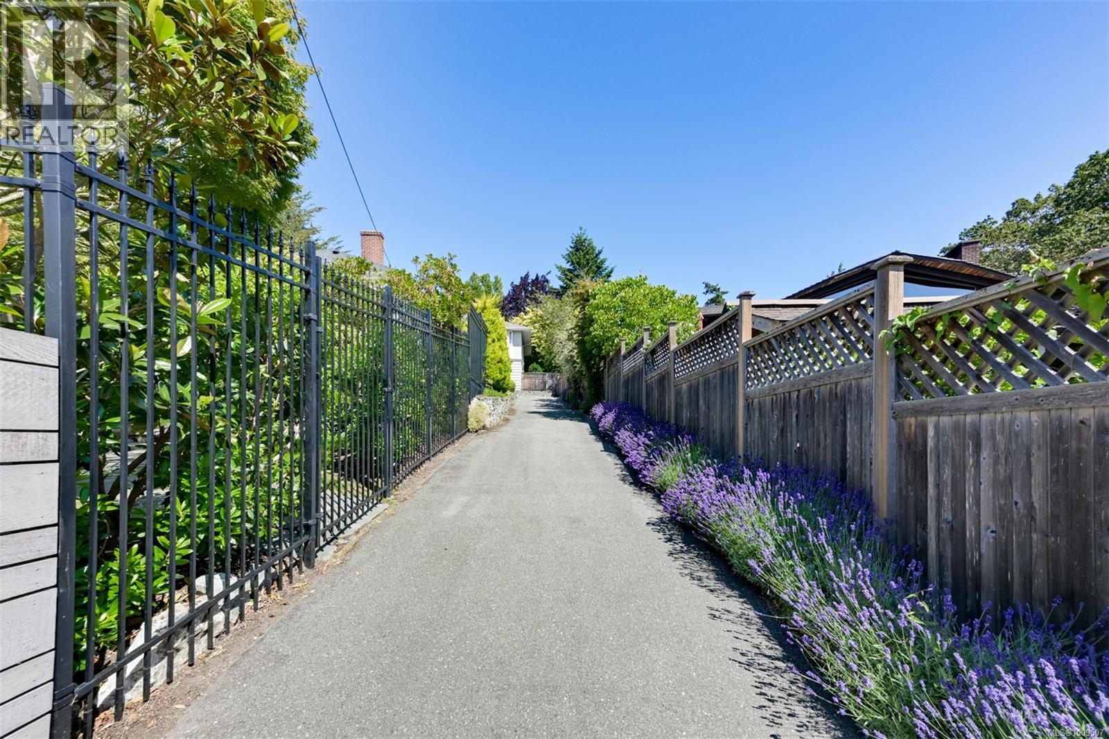 Single Family House Character for Sale in  Despard Ave Victoria 