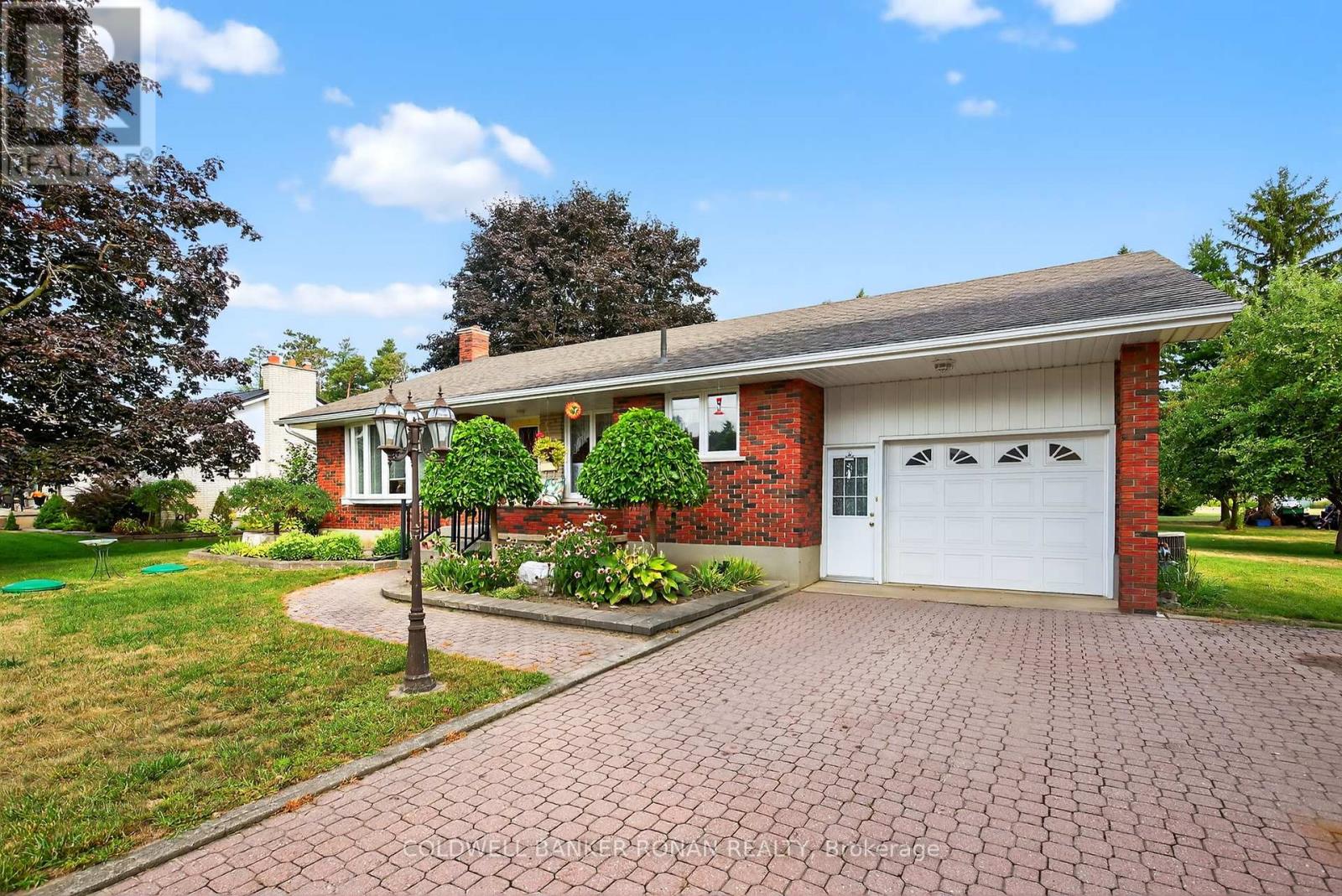 Photo 4 of 8 Douglas Drive, New Tecumseth ON