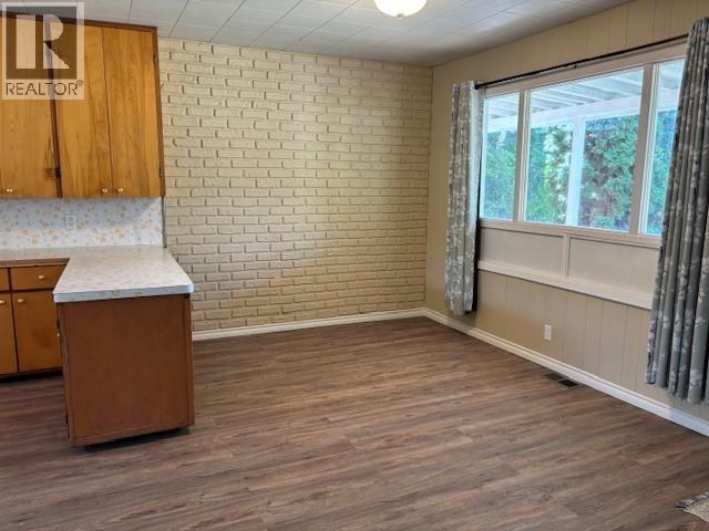 Photo 5 of 218 23rd Avenue S, Creston BC