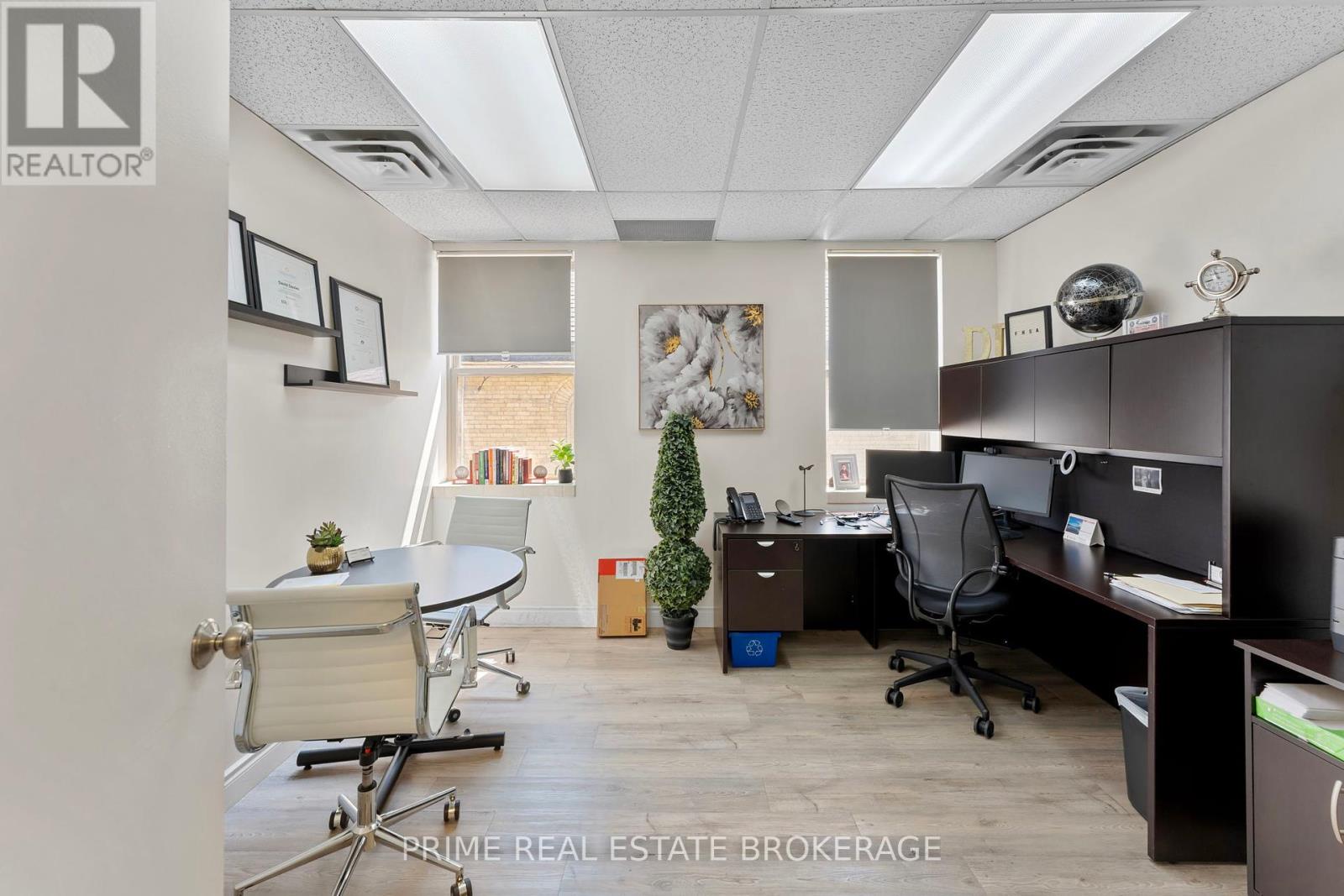 Photo 18 of 580 Waterloo Street E, London East ON