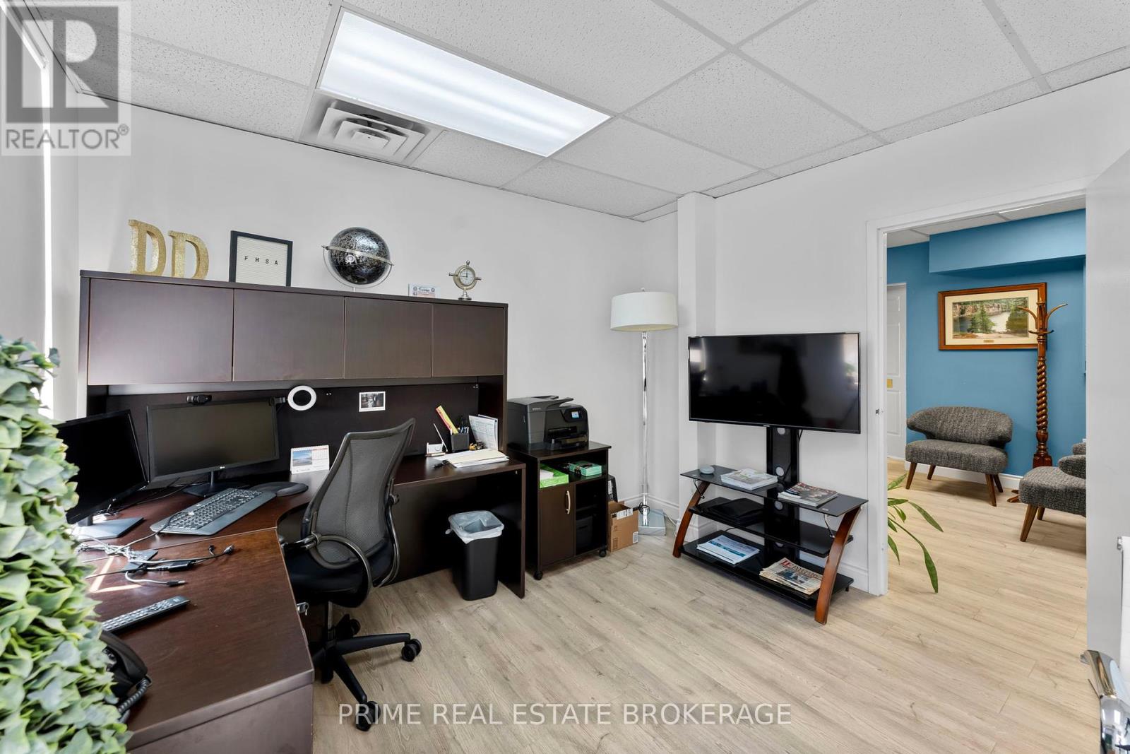 Photo 19 of 580 Waterloo Street E, London East ON