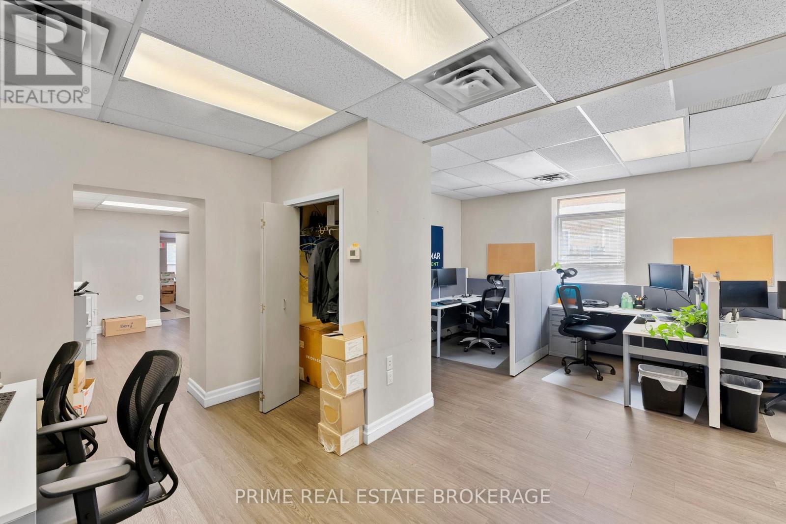 Photo 8 of 580 Waterloo Street E, London East ON