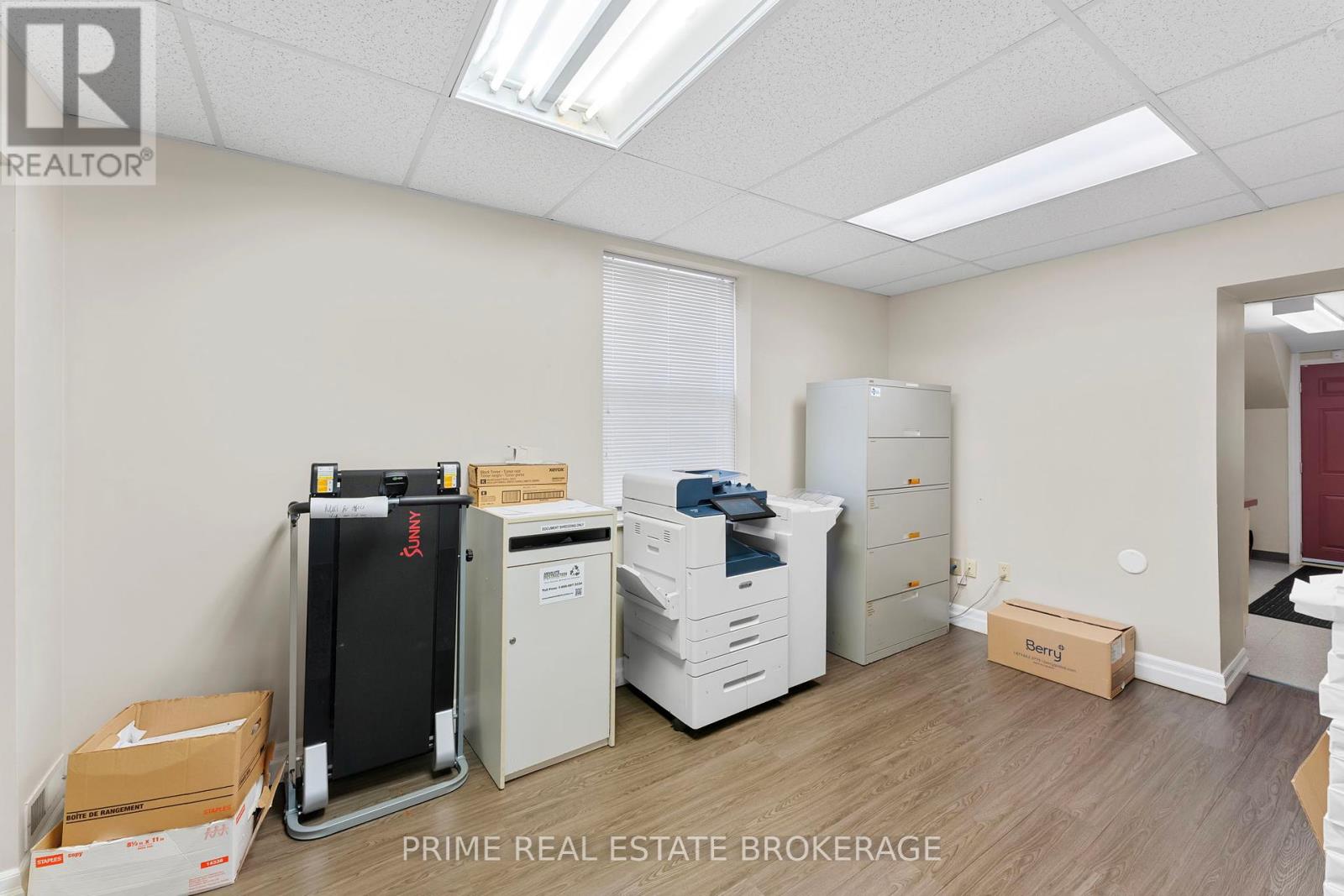 Photo 9 of 580 Waterloo Street E, London East ON