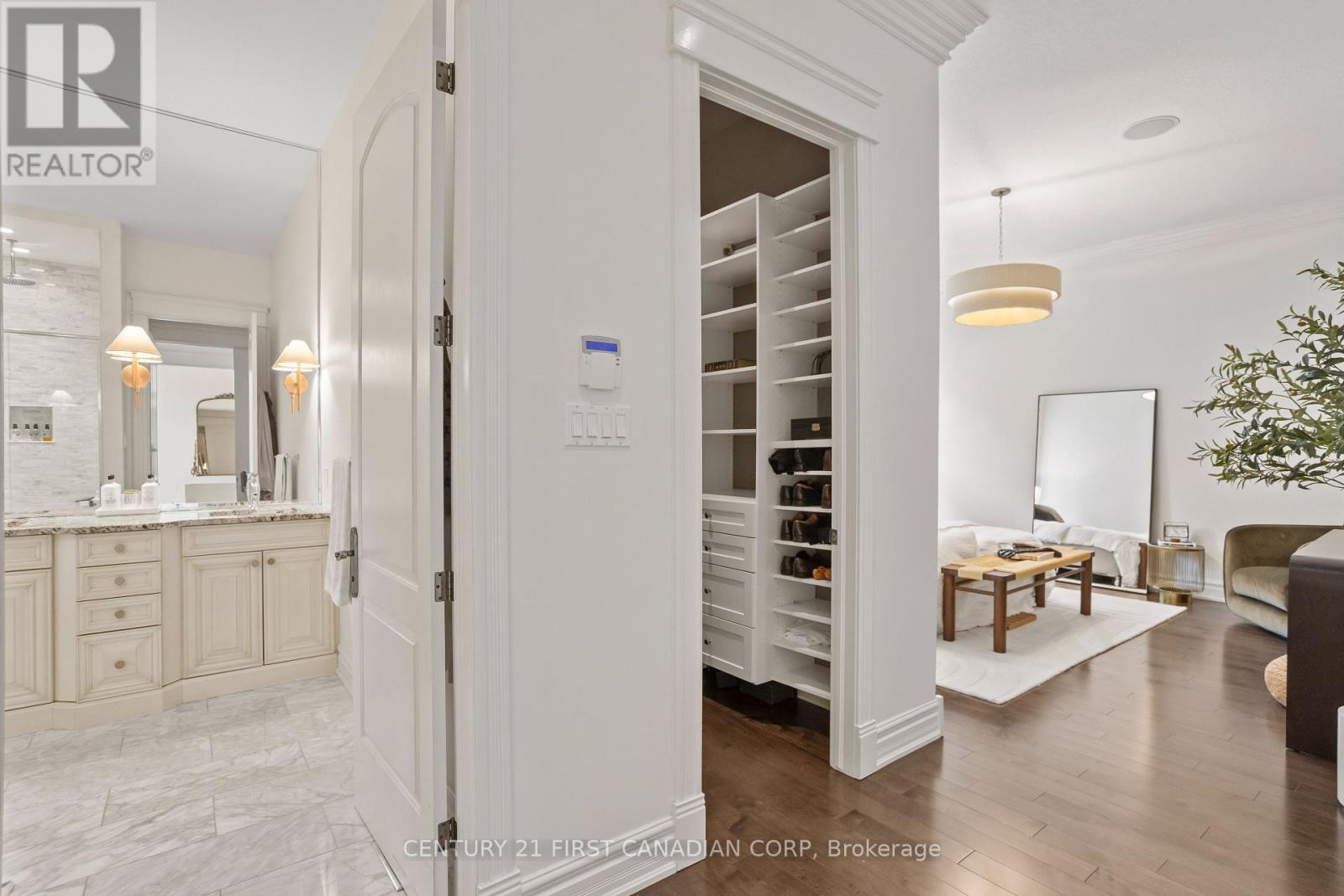Photo 13 of 547 Crestwood Drive, London South ON