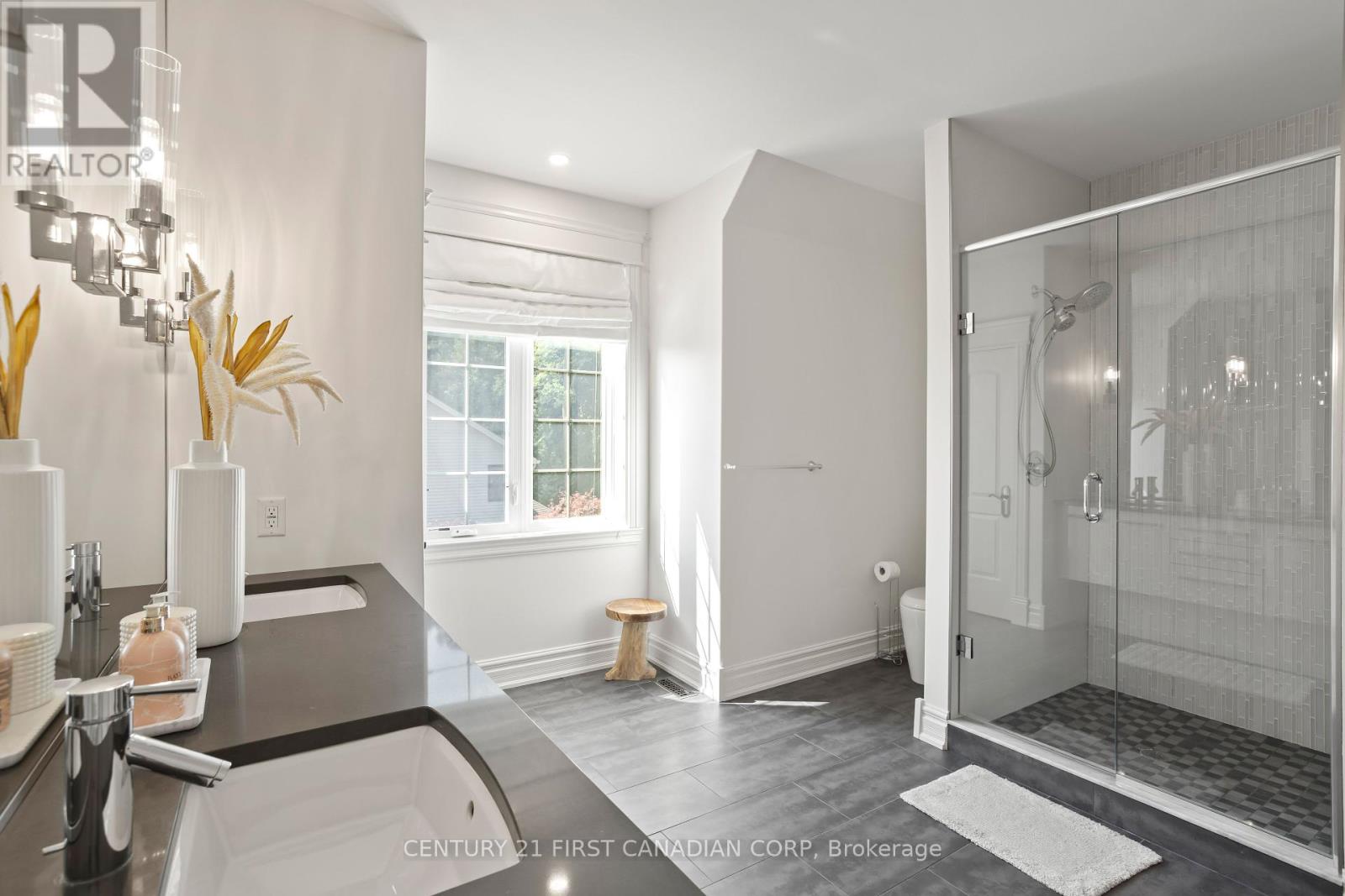Photo 29 of 547 Crestwood Drive, London South ON