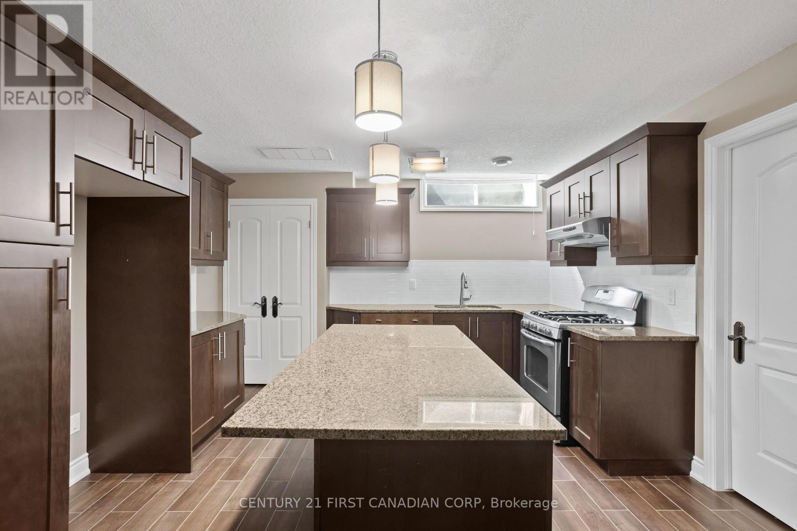 Photo 33 of 547 Crestwood Drive, London South ON
