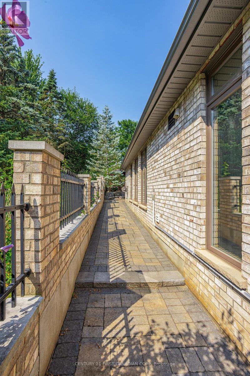 Photo 39 of 547 Crestwood Drive, London South ON