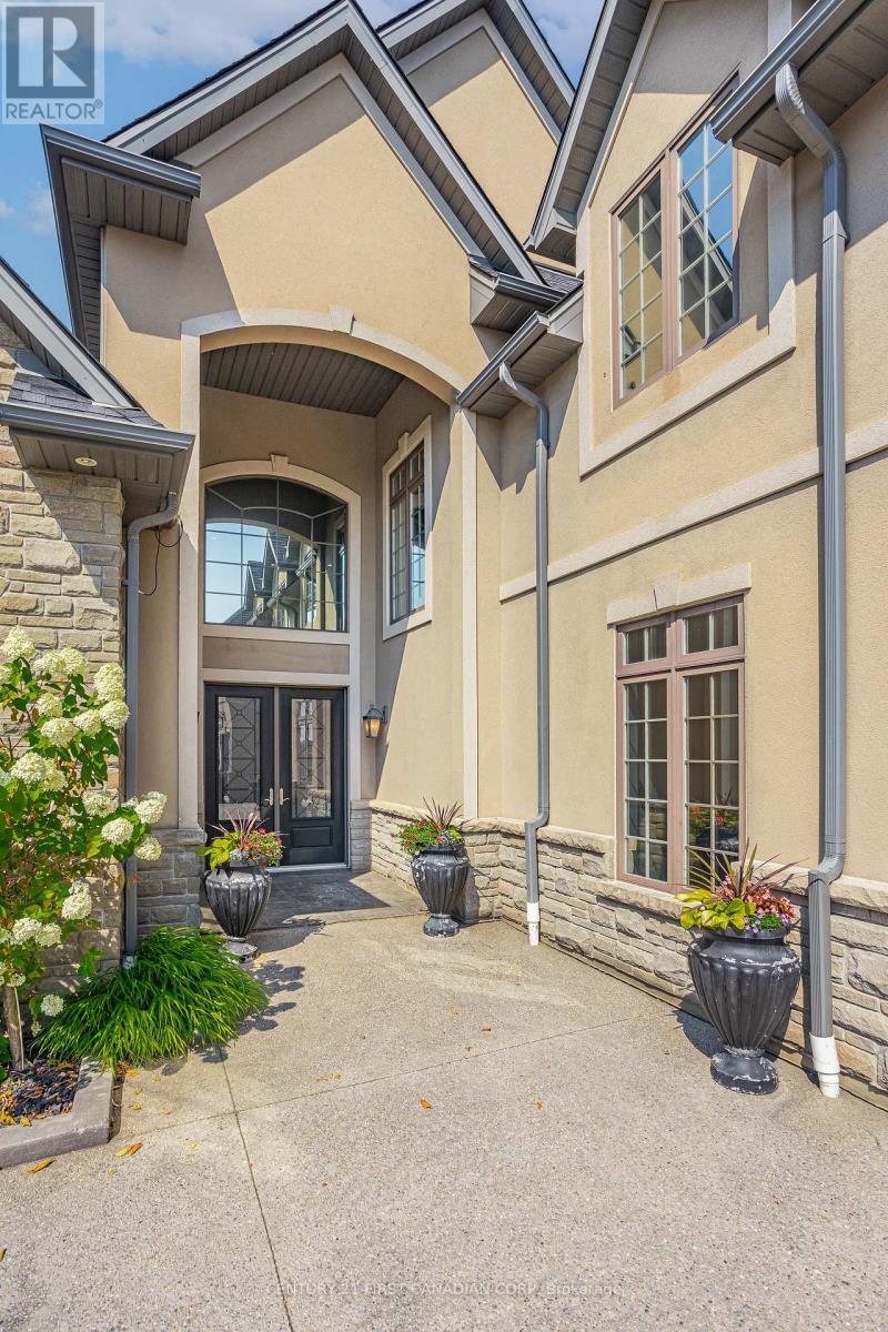 Photo 4 of 547 Crestwood Drive, London South ON