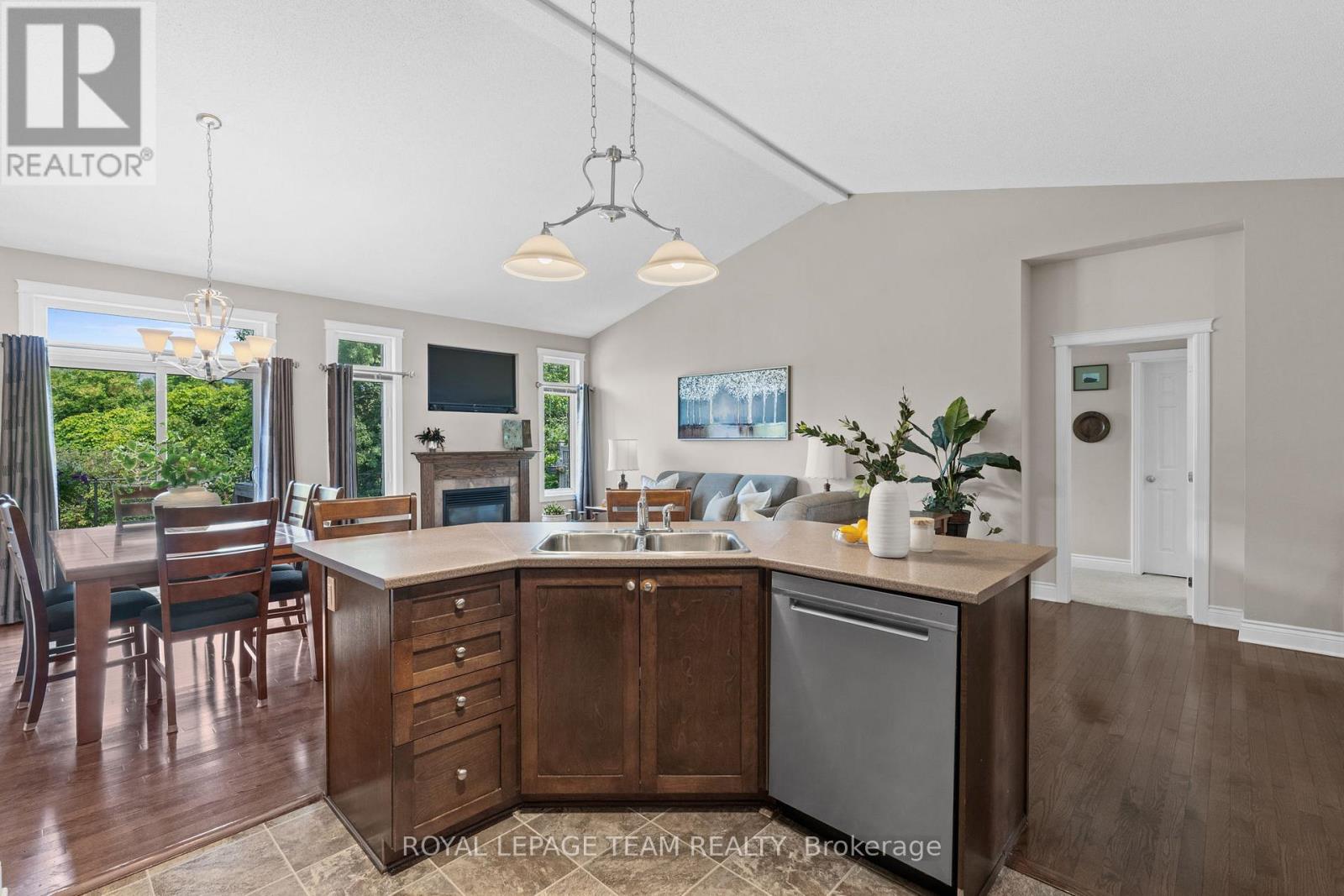 Photo 13 of 920 Burwash Landing Bay, Ottawa ON