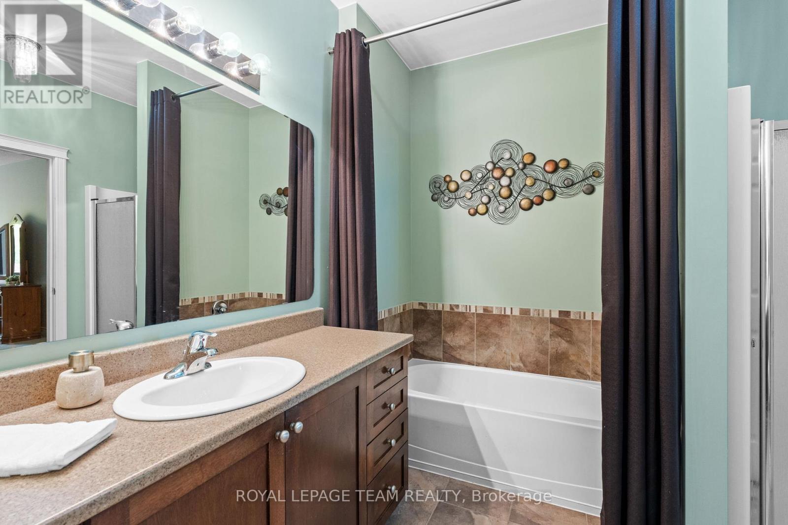 Photo 25 of 920 Burwash Landing Bay, Ottawa ON