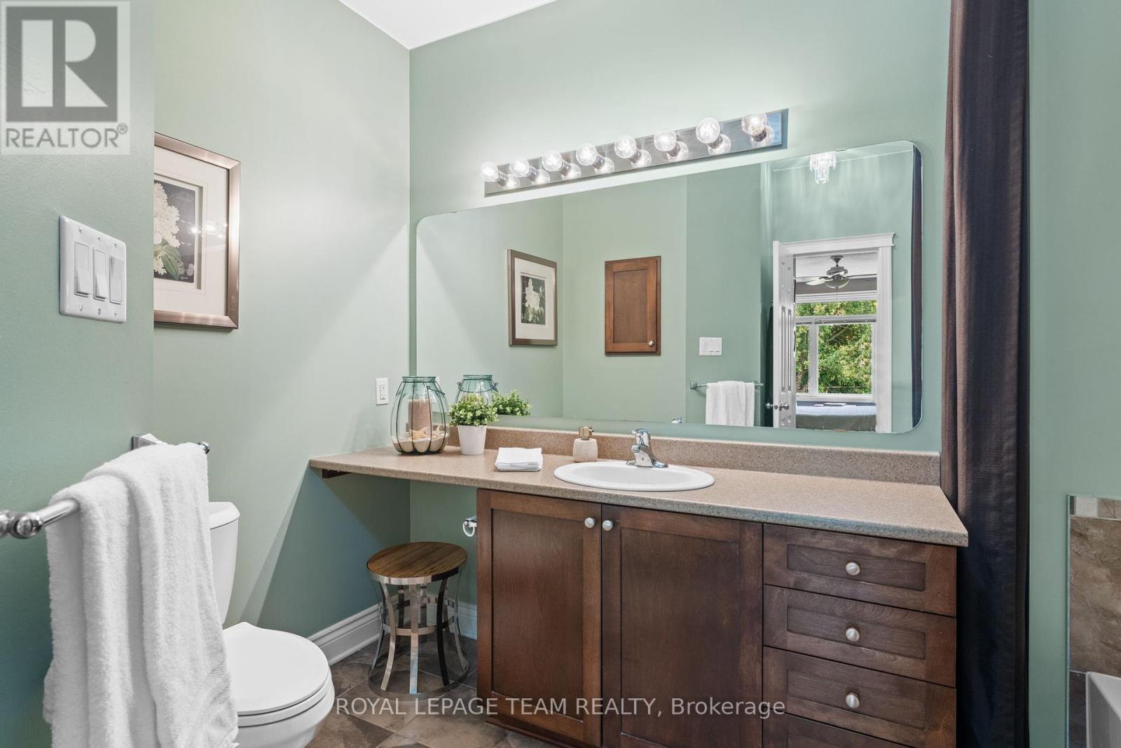 Photo 26 of 920 Burwash Landing Bay, Ottawa ON