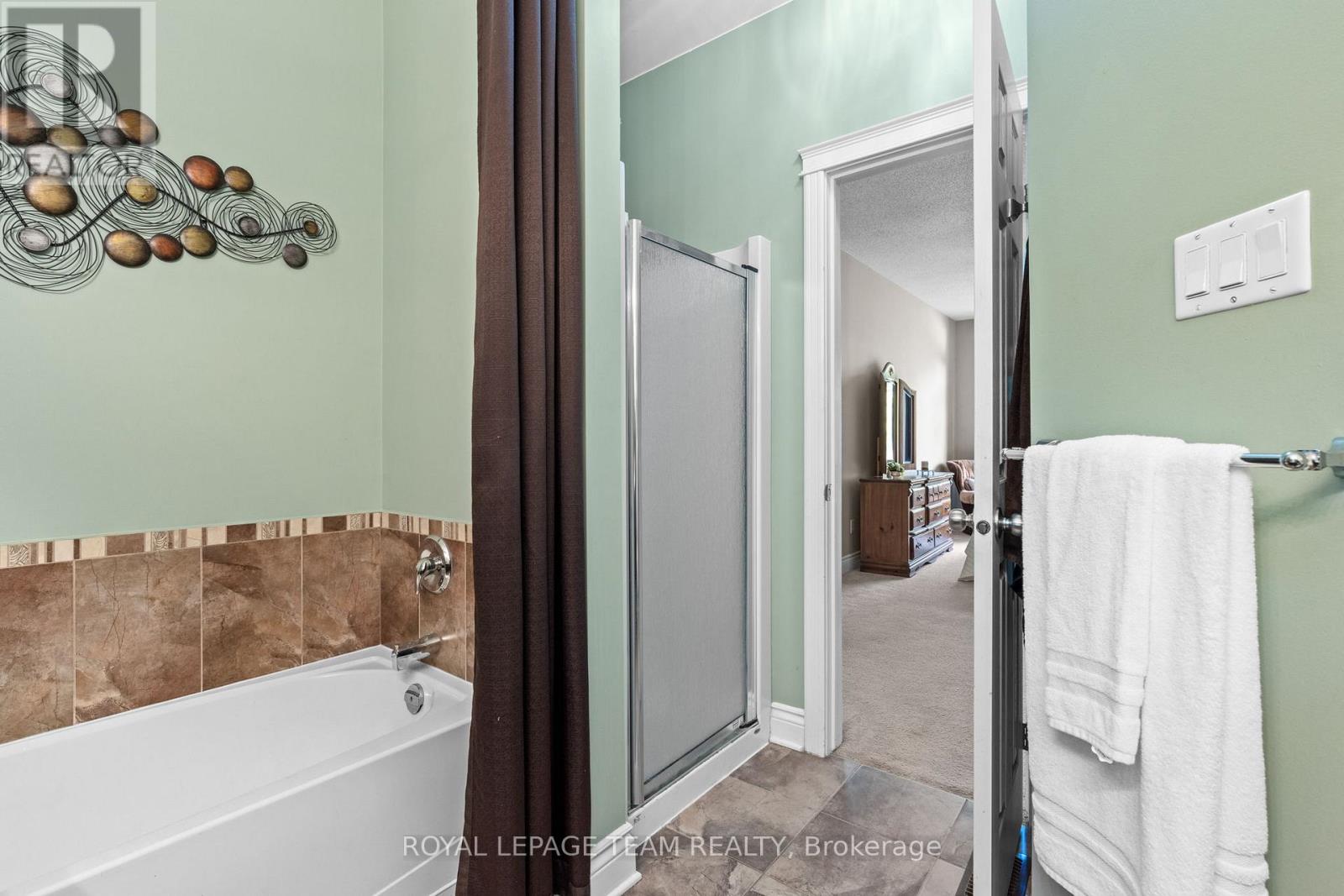 Photo 27 of 920 Burwash Landing Bay, Ottawa ON