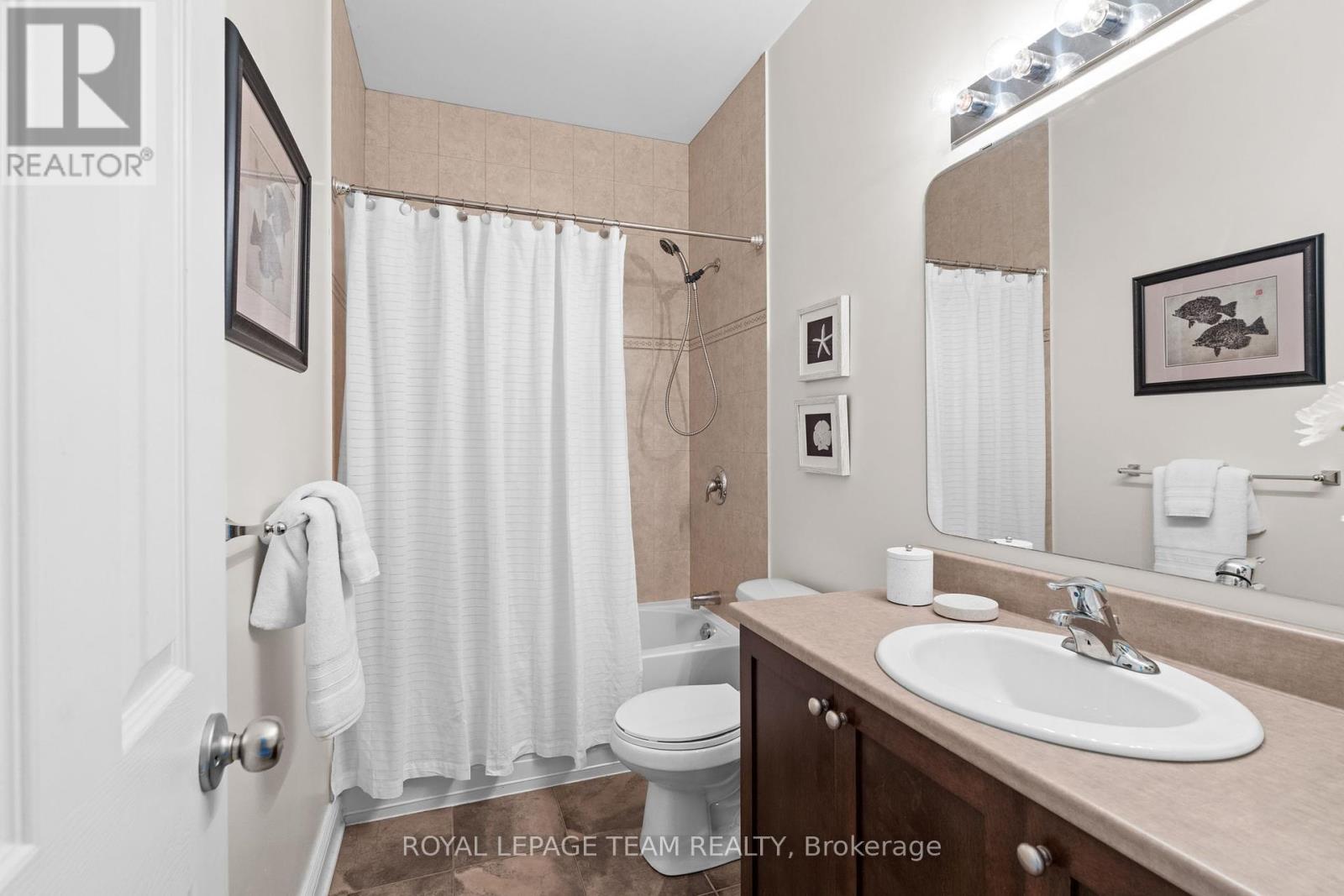 Photo 30 of 920 Burwash Landing Bay, Ottawa ON