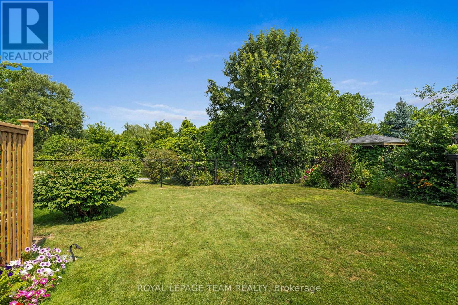 Photo 33 of 920 Burwash Landing Bay, Ottawa ON