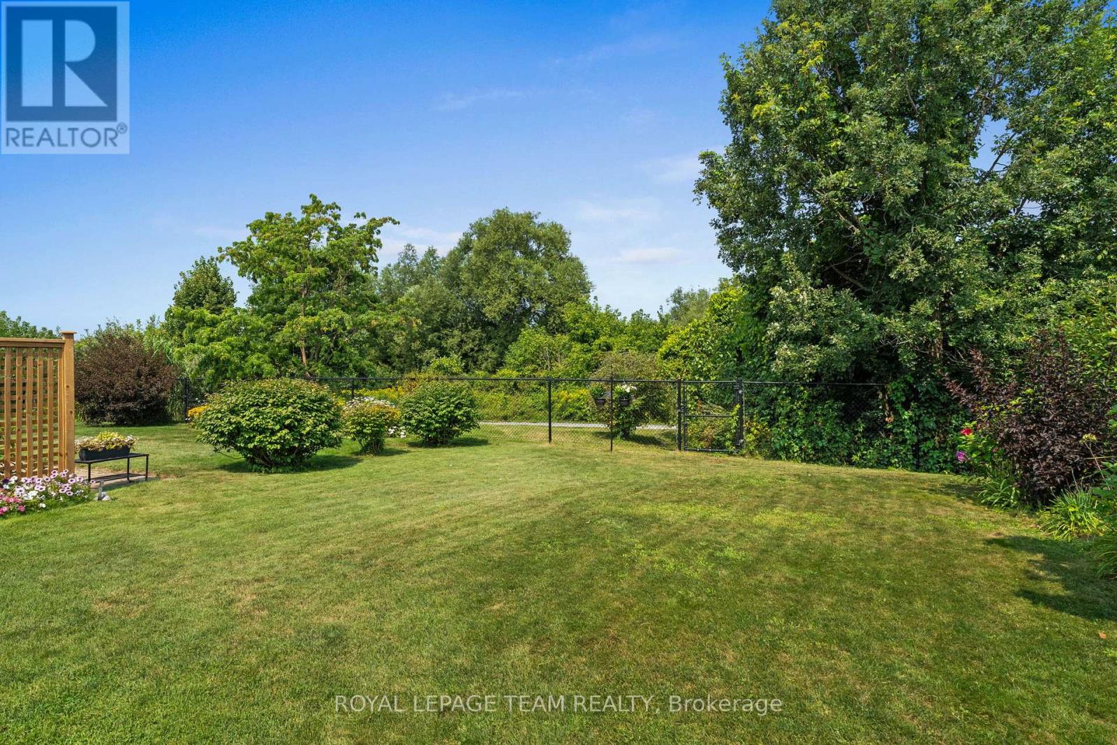 Photo 34 of 920 Burwash Landing Bay, Ottawa ON