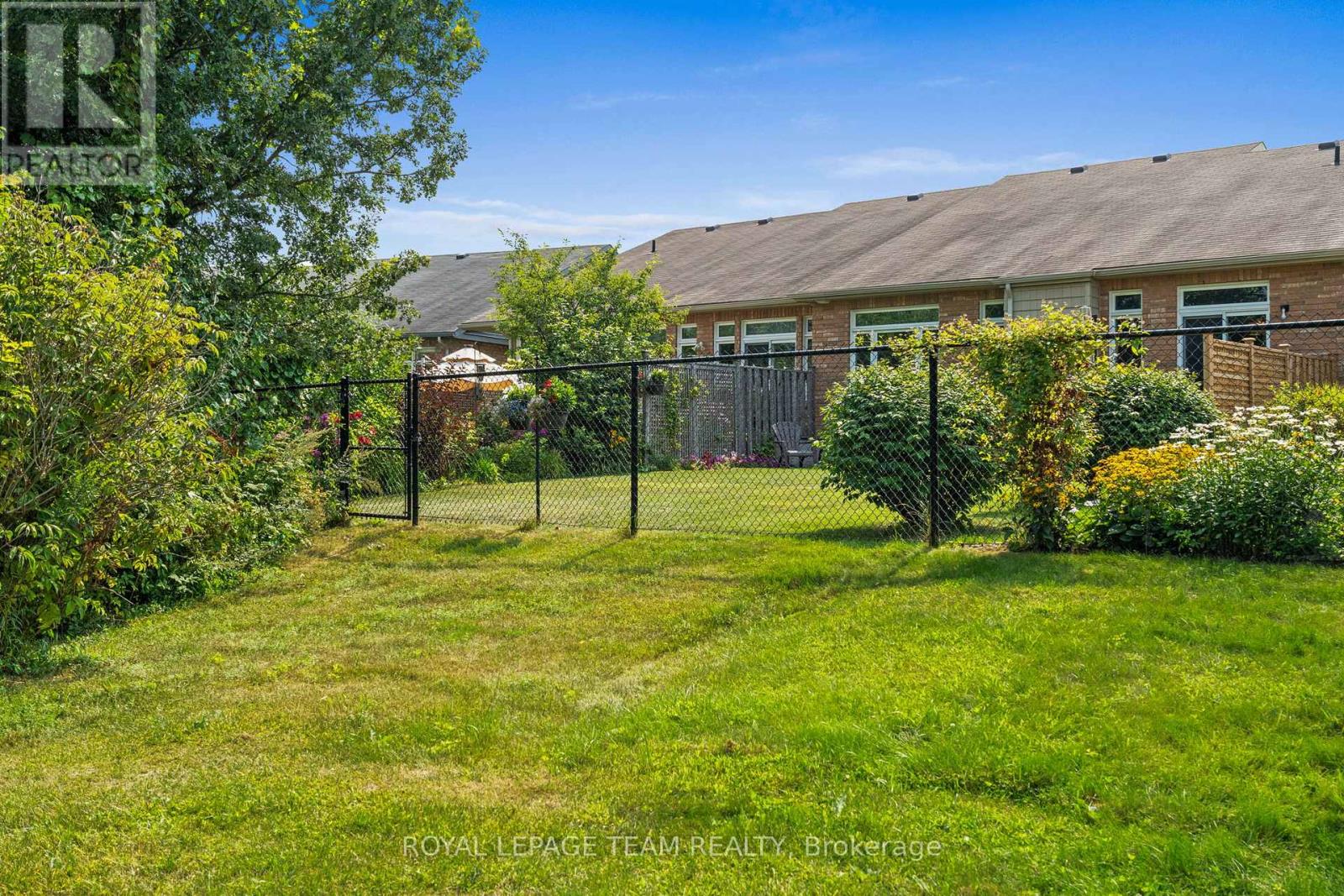 Photo 35 of 920 Burwash Landing Bay, Ottawa ON