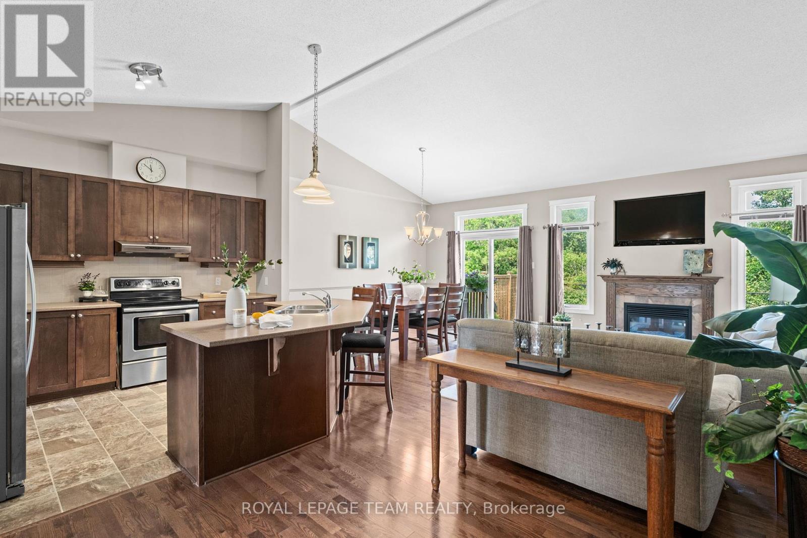 Photo 9 of 920 Burwash Landing Bay, Ottawa ON