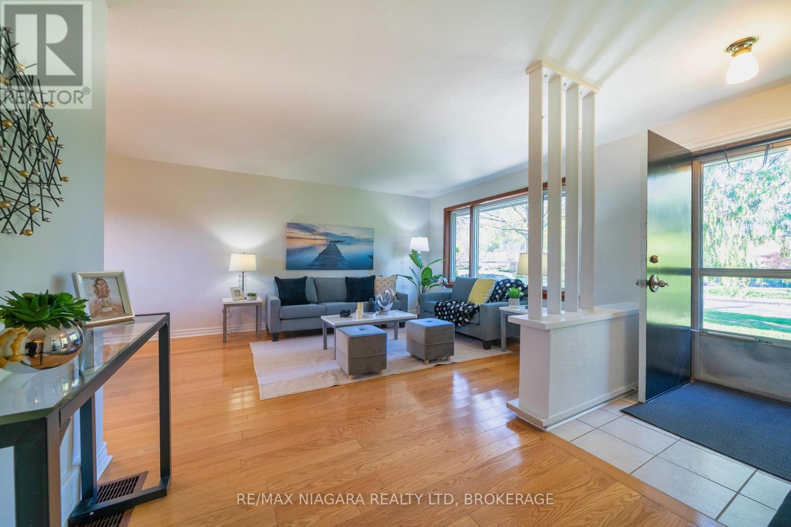 Photo 12 of 55 North Hills Terrace, Toronto ON