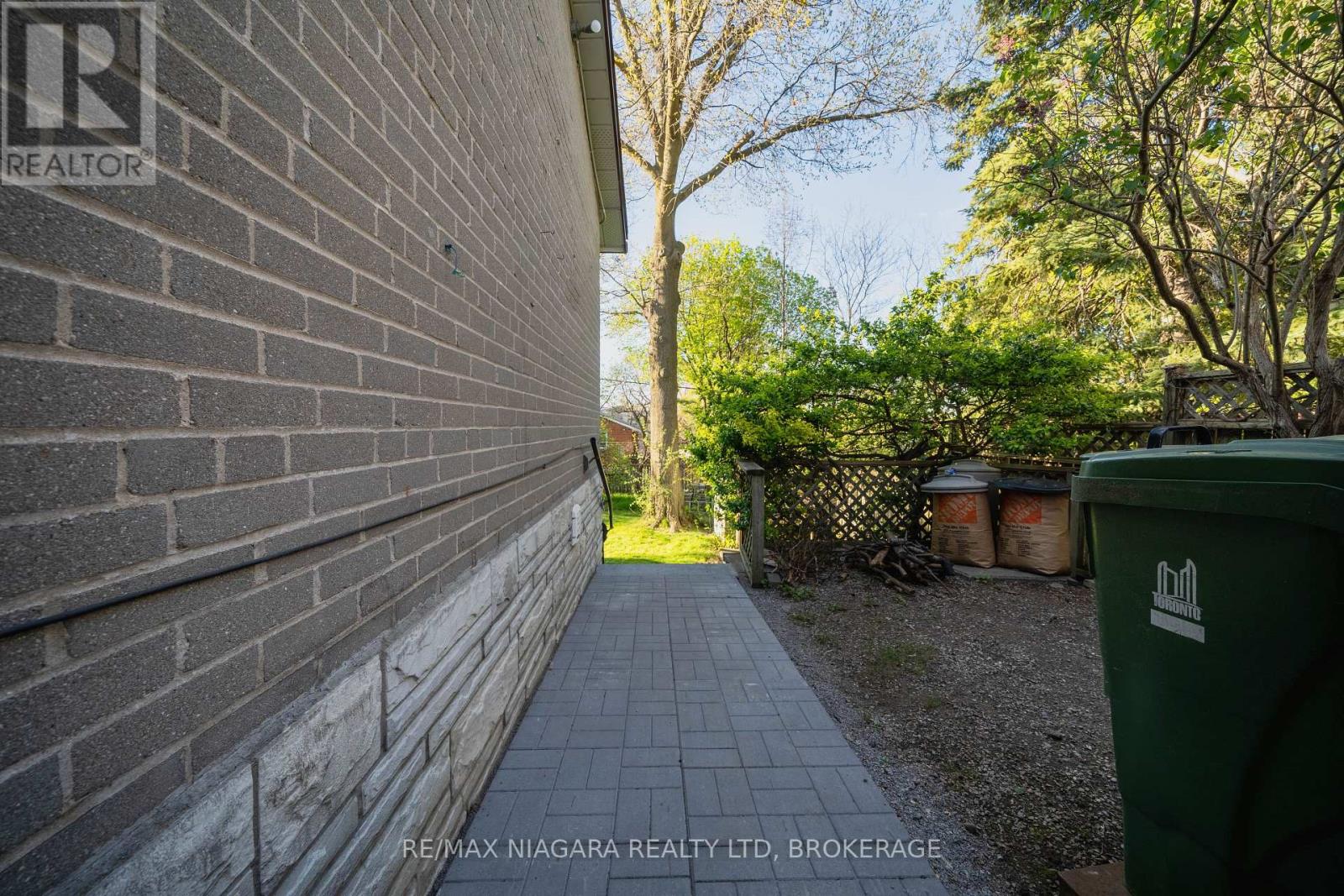 Photo 22 of 55 North Hills Terrace, Toronto ON