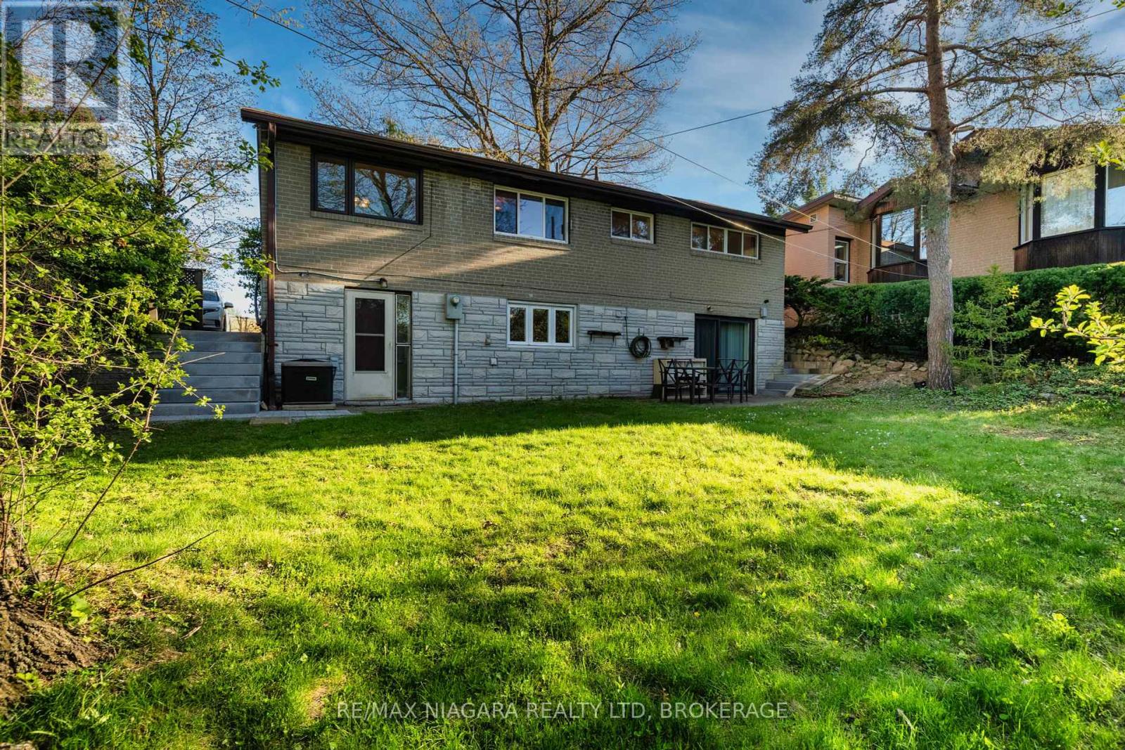 Photo 13 of 55 North Hills Terrace, Toronto ON