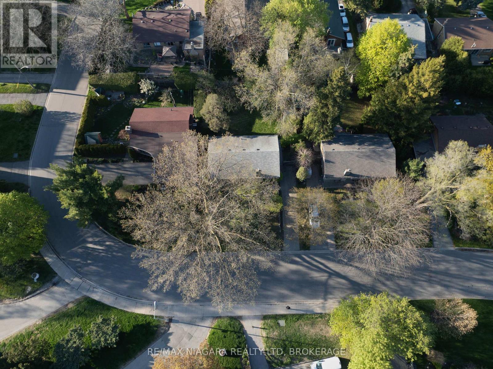 Photo 17 of 55 North Hills Terrace, Toronto ON