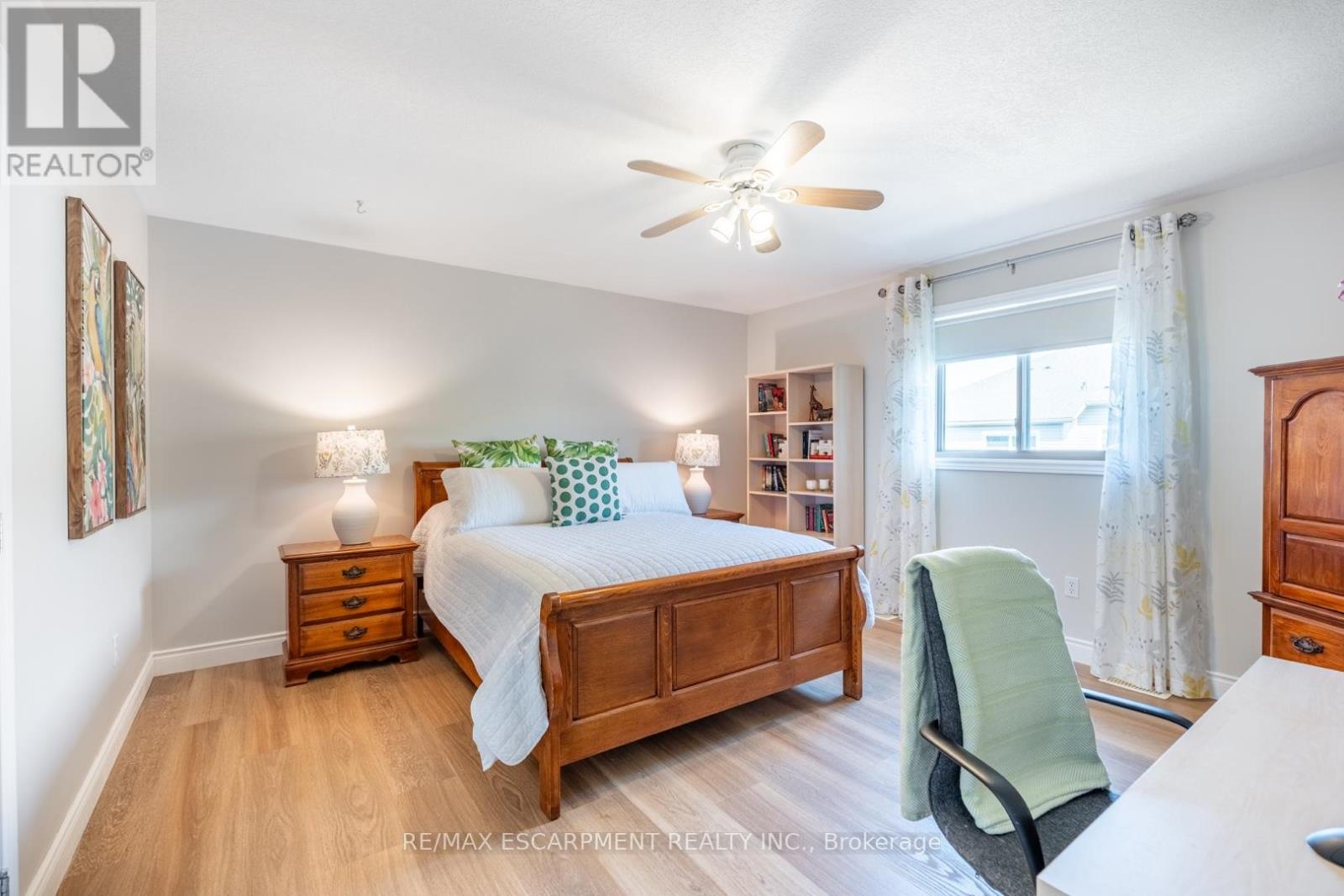 Photo 13 of 2338 Norland Drive, Burlington ON