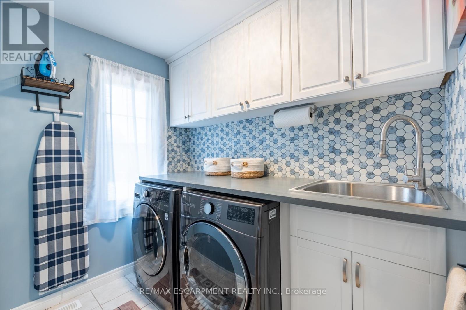 Photo 8 of 2338 Norland Drive, Burlington ON
