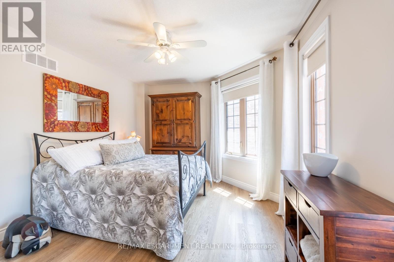 Photo 31 of 2338 Norland Drive, Burlington ON