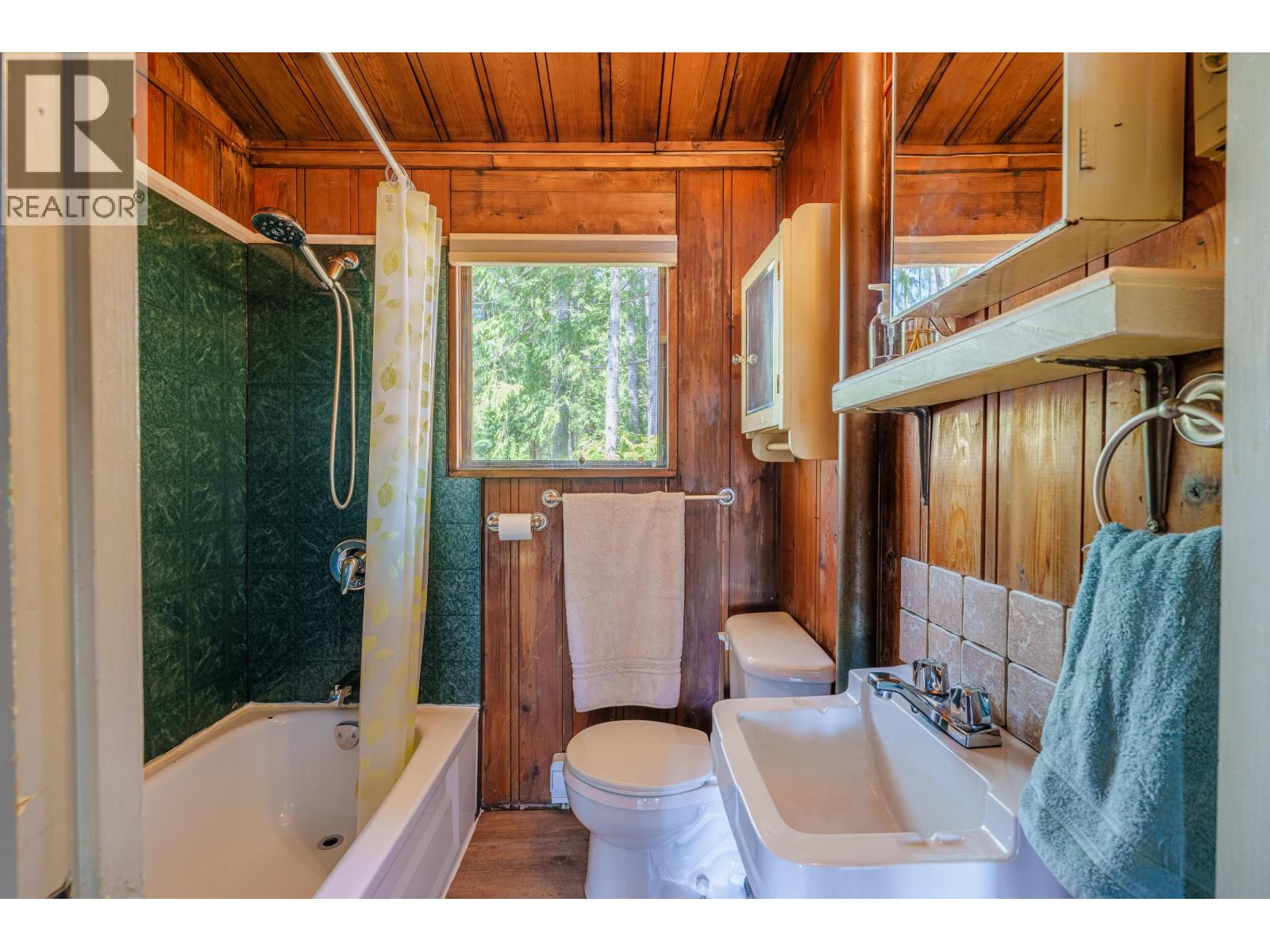 6037 SANDY HOOK ROAD, Sechelt