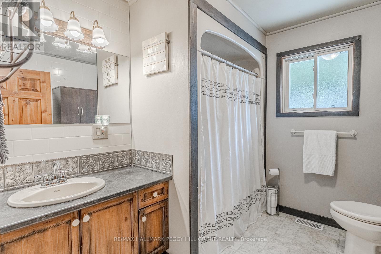 Photo 16 of 1008 Cove Road, Gravenhurst ON