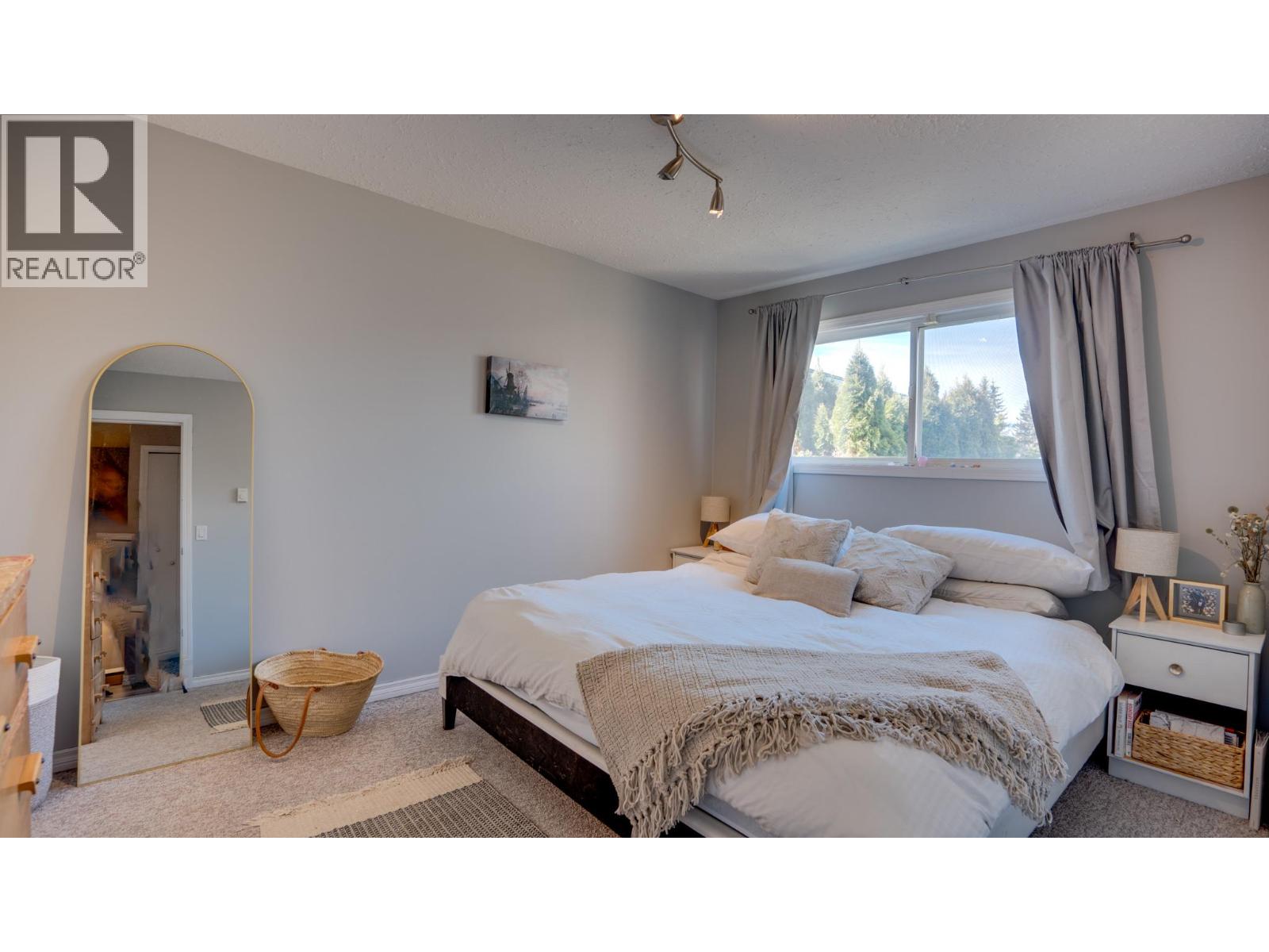 Photo 12 of 563 24 Street Ne, Salmon Arm BC