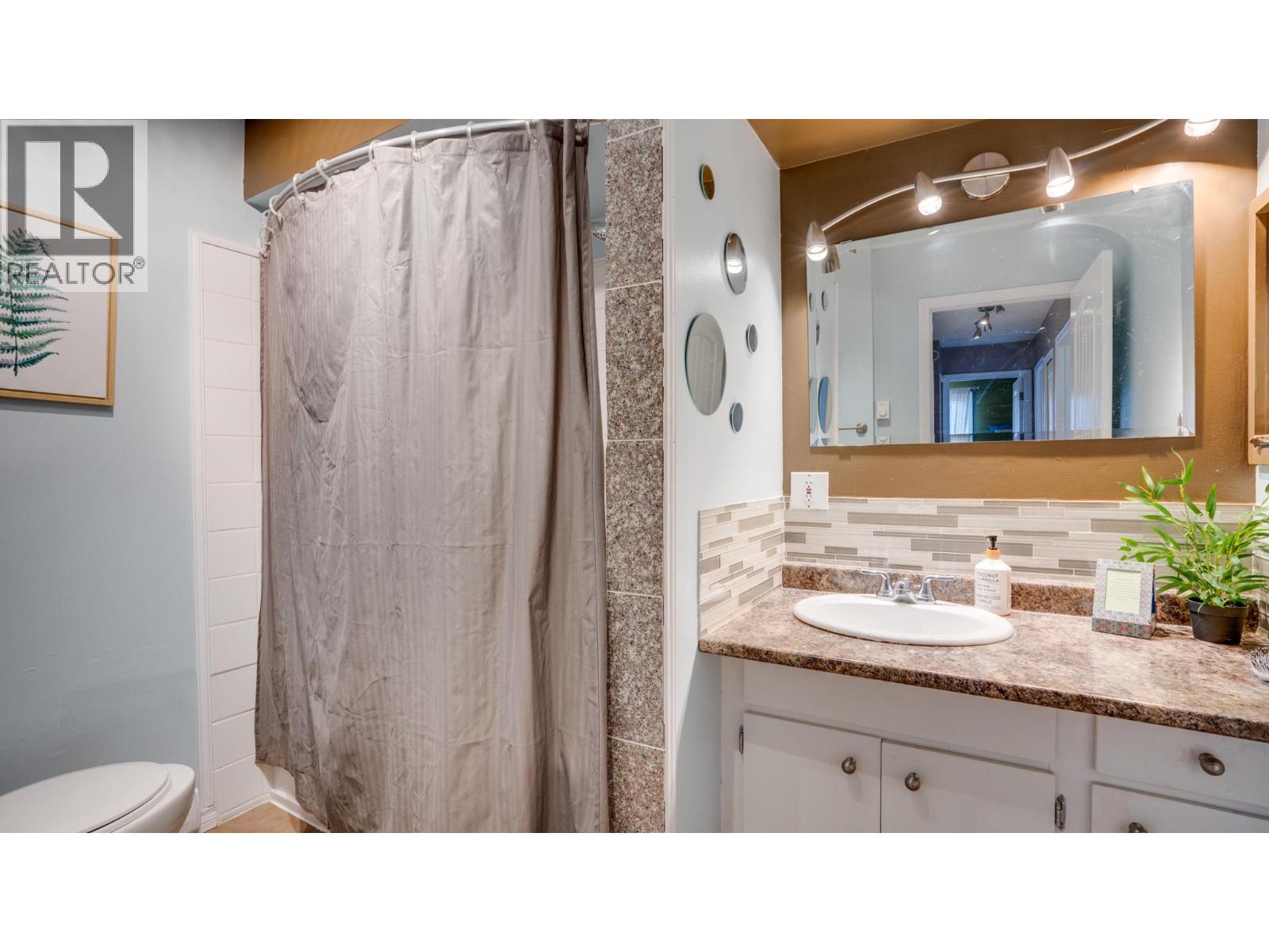 Photo 6 of 563 24 Street Ne, Salmon Arm BC