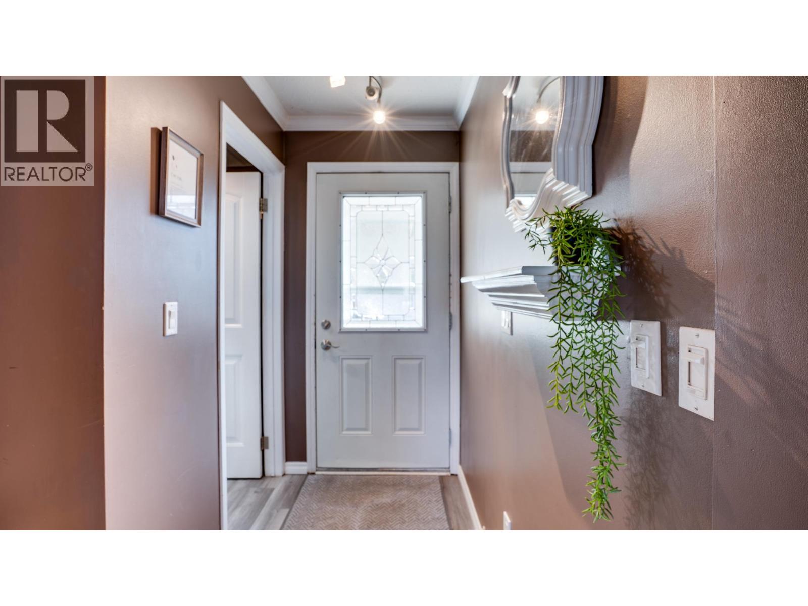 Photo 3 of 563 24 Street Ne, Salmon Arm BC
