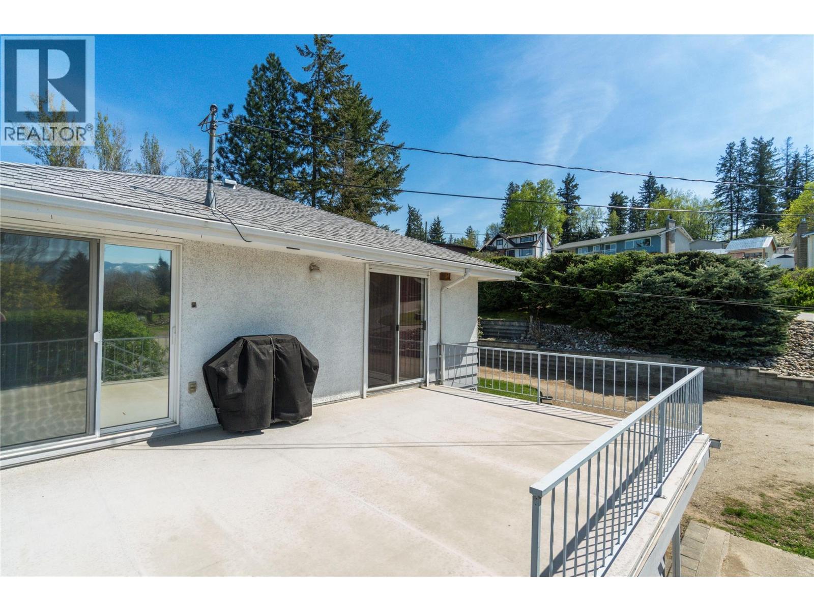 1290 15 Street SE, Salmon Arm