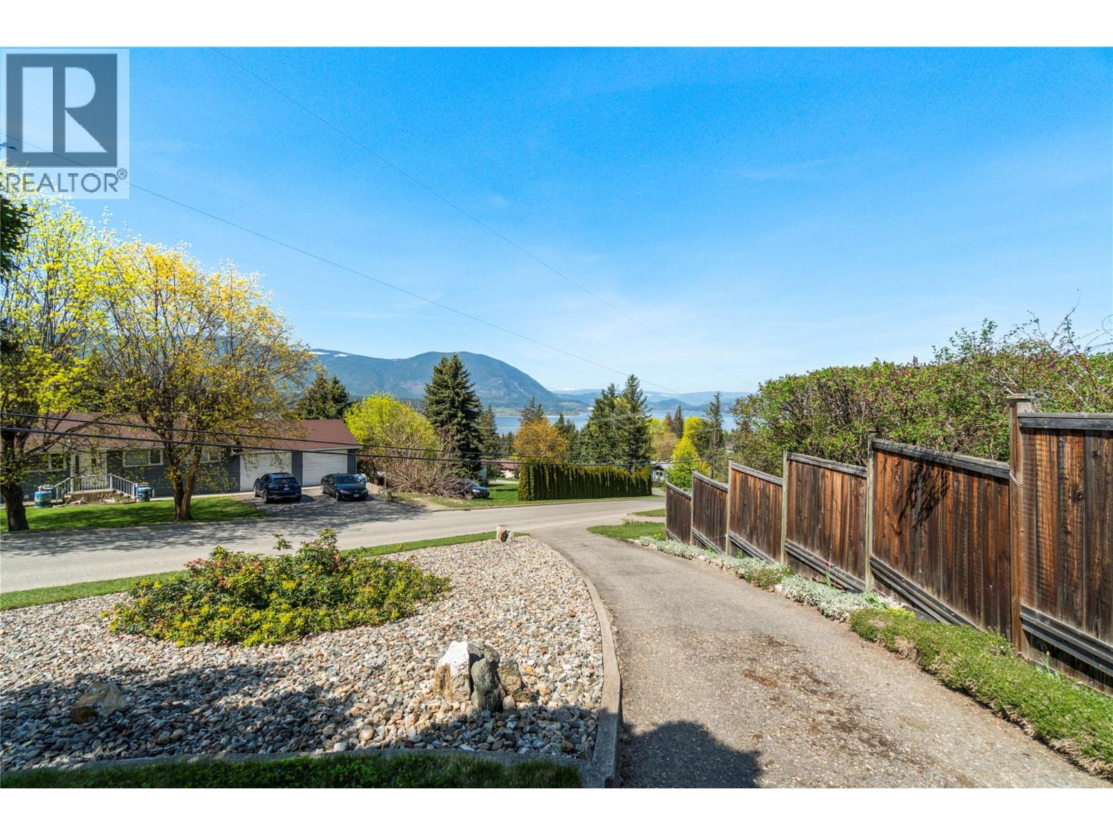 1290 15 Street SE, Salmon Arm