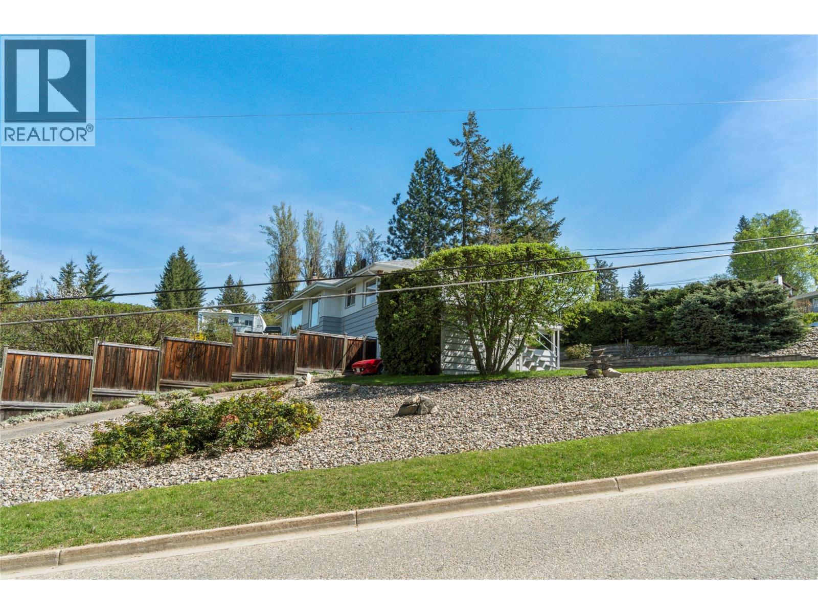 1290 15 Street SE, Salmon Arm